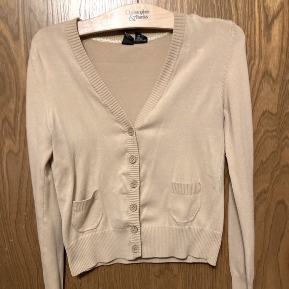 Sweaters - 👚(bundle 4 items w/👚for $16) Button up Cardigan